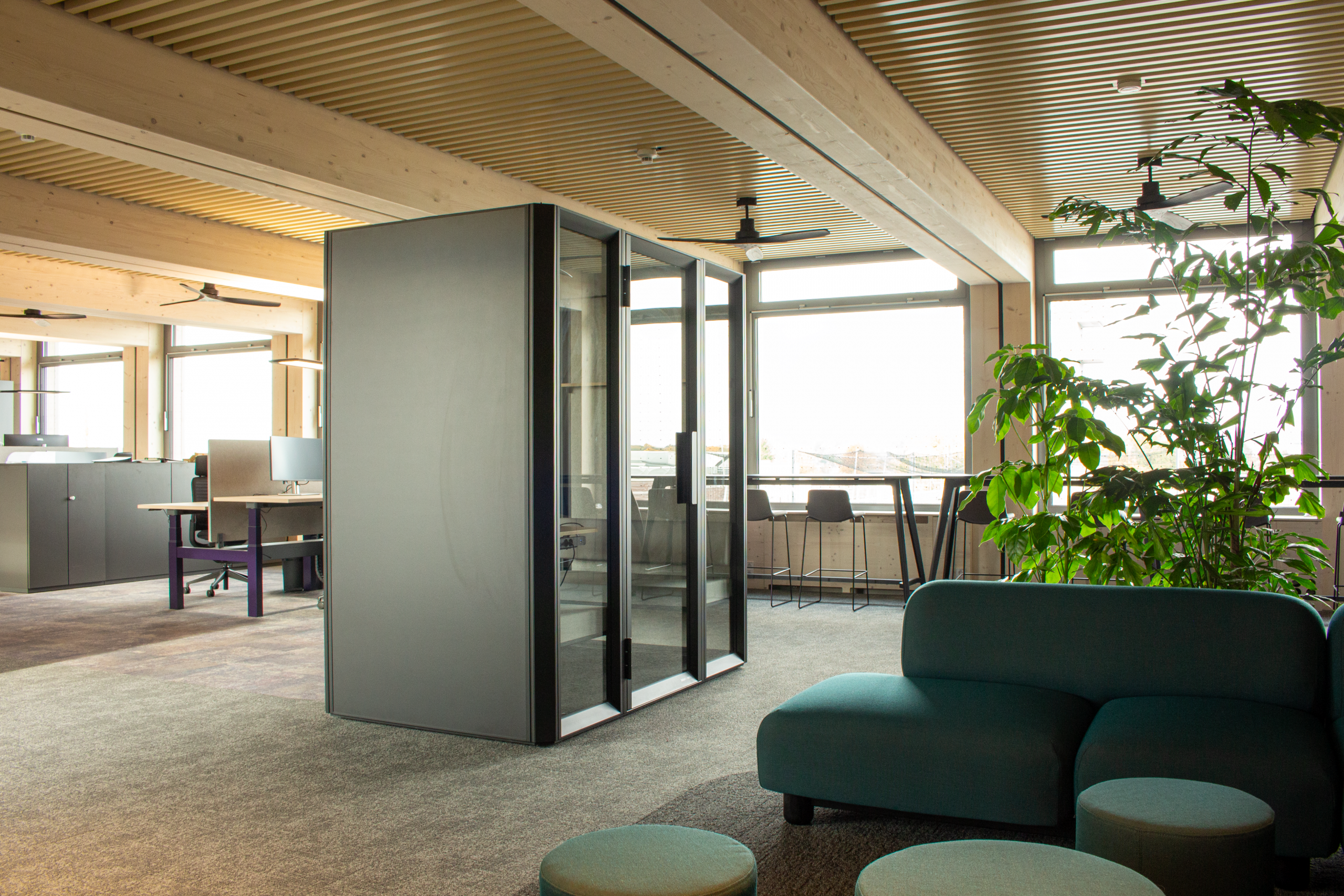 99 Moderne Arbeitsumgebung im Bauwesen als Beispiel für branchenübergreifende Anforderungen in Planung und Projektarbeit für Brachen im Bau.