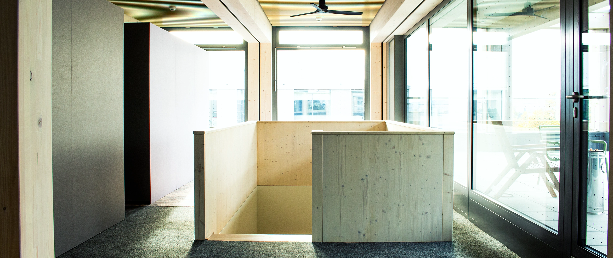 Treppenbereich in nachhaltiger Holzbauweise im CPM GmbH Büro